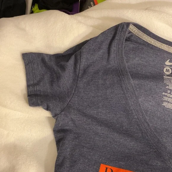 Nike Women's SlimFit Detroit Tigers Shirt size Medium - Picture 6 of 8